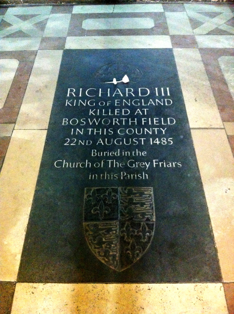 Płyta upamiętniająca Ryszarda III w katedrze w Leicester. © Wikimedia Commons, Andrewrabbott