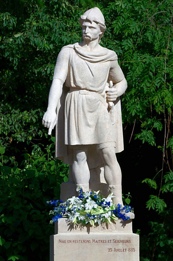 Statua przedstawiająca wikinga Rollona. © Wikimedia Commons, Frederic BISSON. 